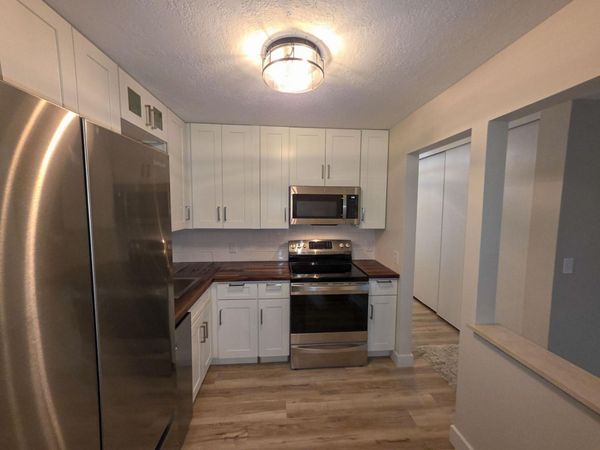 5627 Green Circle Drive, Unit 121, Minnetonka, MN 55343