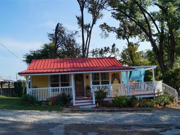 402 E College St, Canton, TX 75103