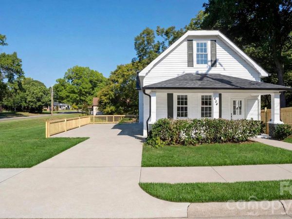 604 Oak Street , Mooresville, NC 28115