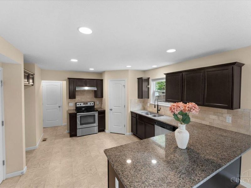11048 Margaretta Avenue, Blue Ash, OH 45242 Photo 21
