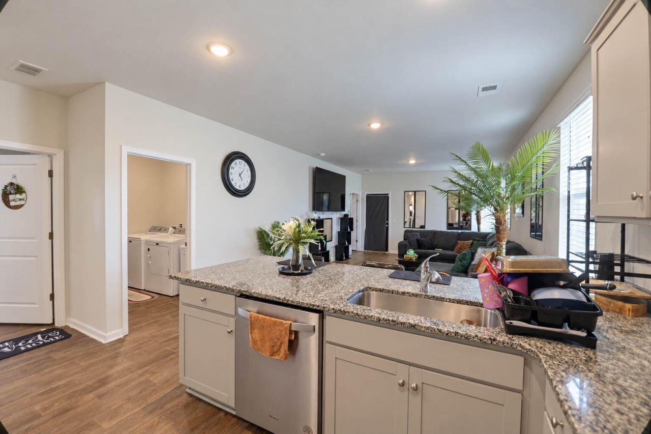 824 Lilyford Lane Photo 8