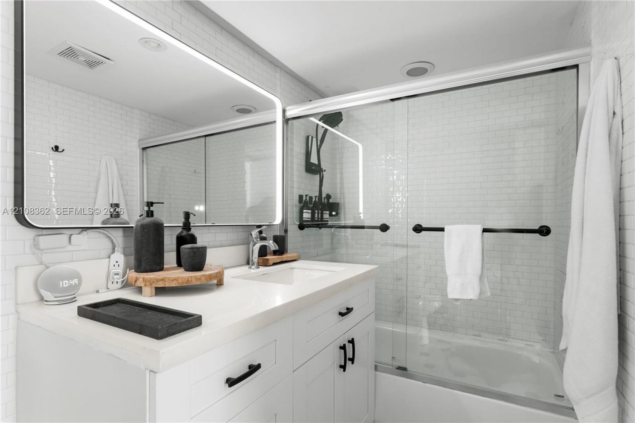 4301 Collins Ave , Unit 207, Miami Beach, FL 33140 Photo