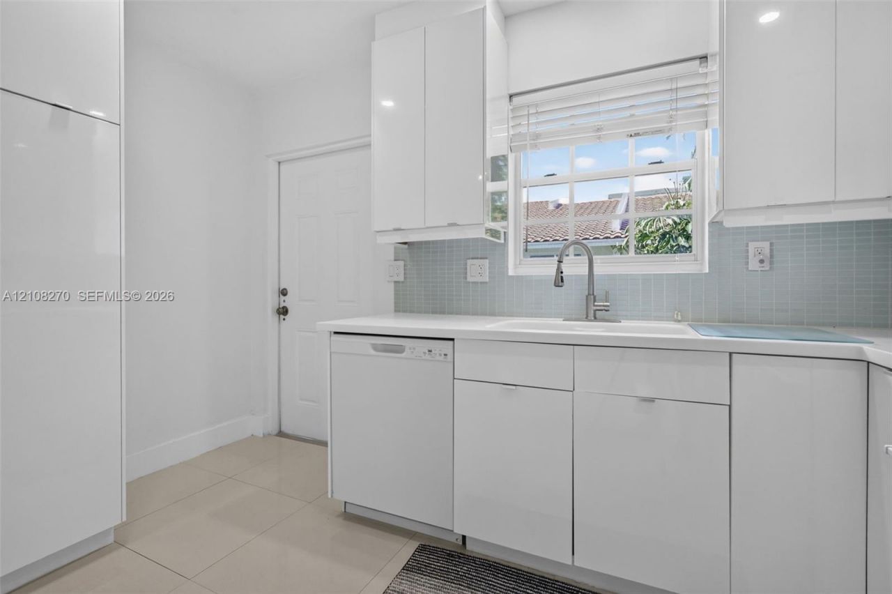 1125 99th St, Unit 12, Bay Harbor Islands, FL 33154 Photo