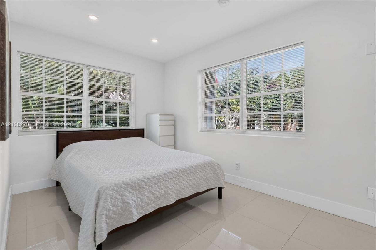 1125 99th St, Unit 12, Bay Harbor Islands, FL 33154 Photo