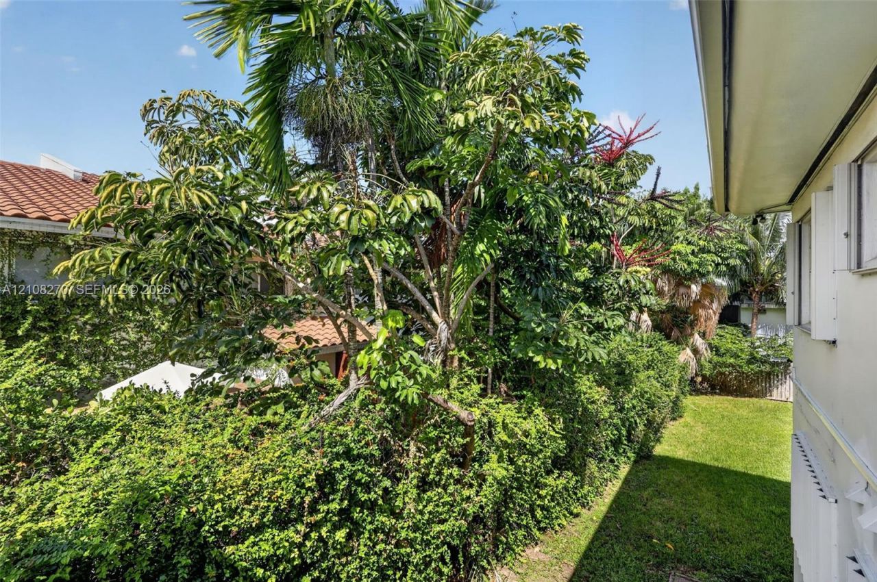 1125 99th St, Unit 12, Bay Harbor Islands, FL 33154 Photo