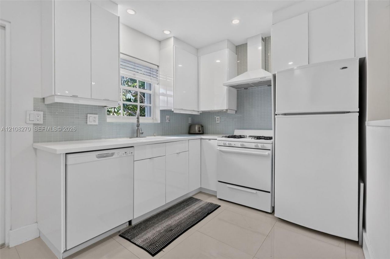 1125 99th St, Unit 12, Bay Harbor Islands, FL 33154 Photo