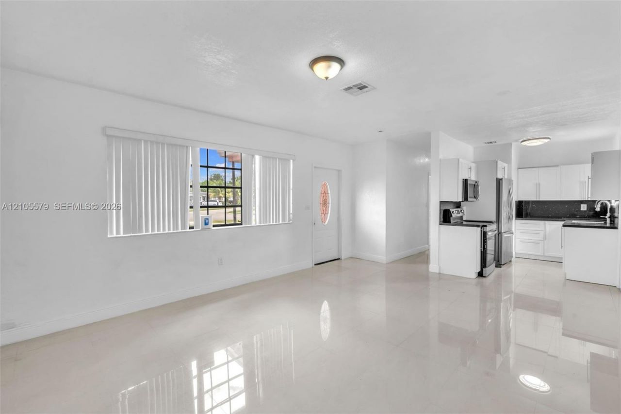 1750 NW 185th St , Miami Gardens, FL 33056 Photo
