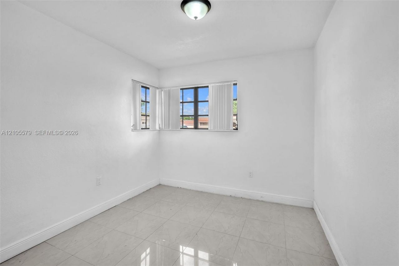 1750 NW 185th St , Miami Gardens, FL 33056 Photo