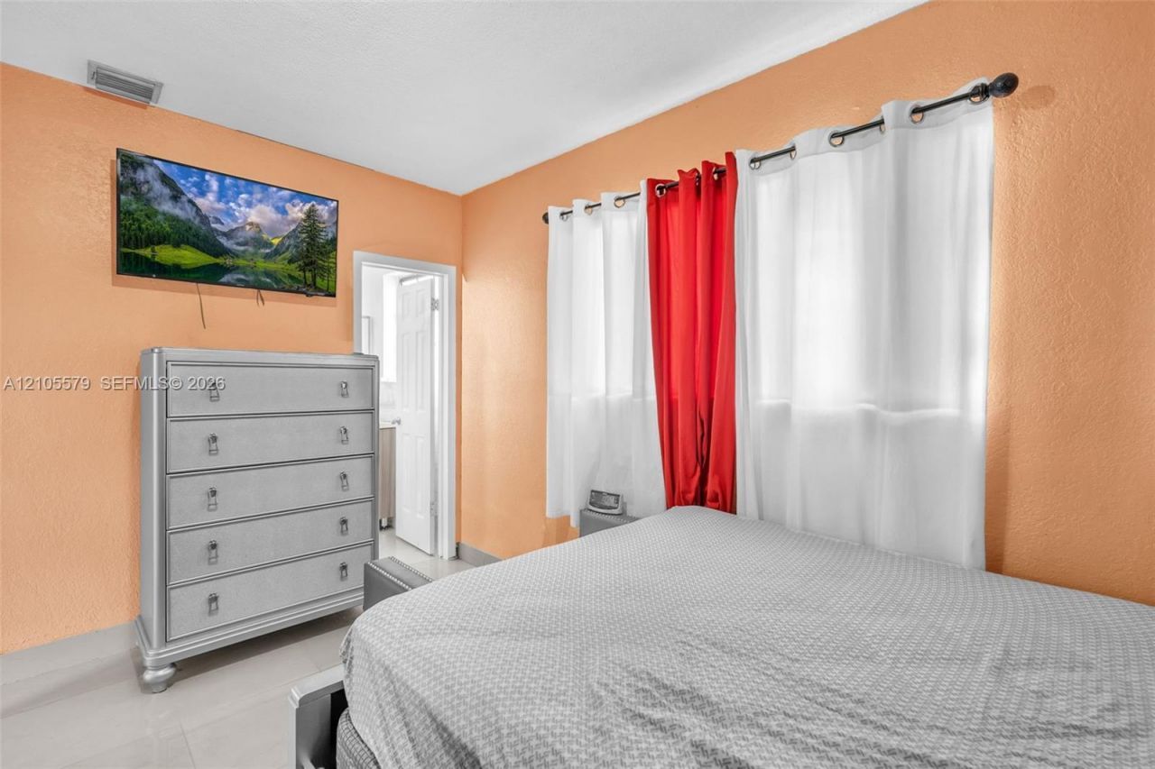 1750 NW 185th St , Miami Gardens, FL 33056 Photo