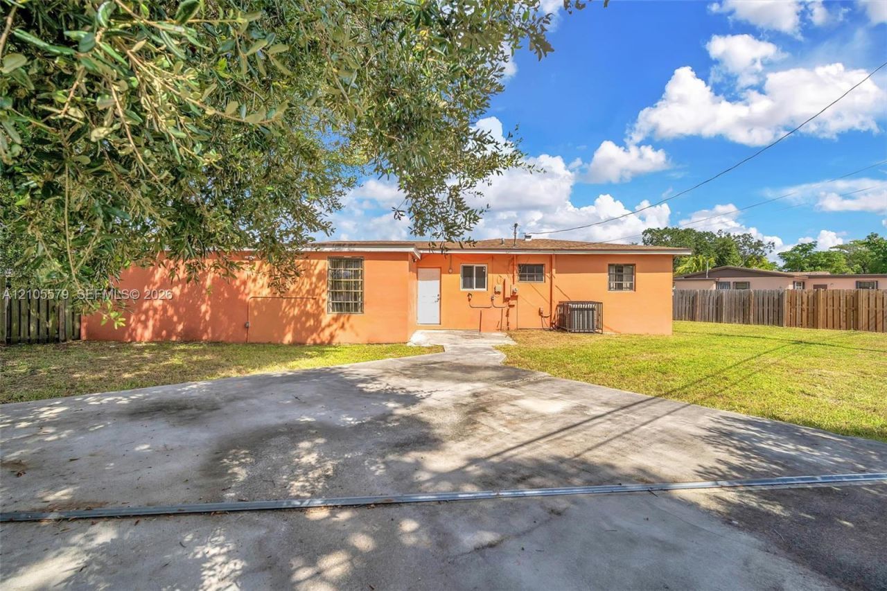 1750 NW 185th St , Miami Gardens, FL 33056 Photo