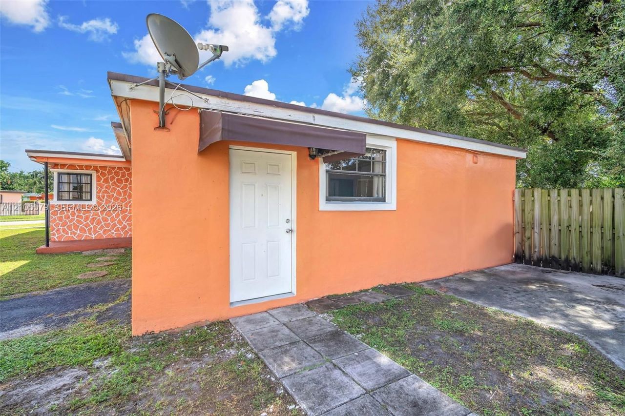 1750 NW 185th St , Miami Gardens, FL 33056 Photo