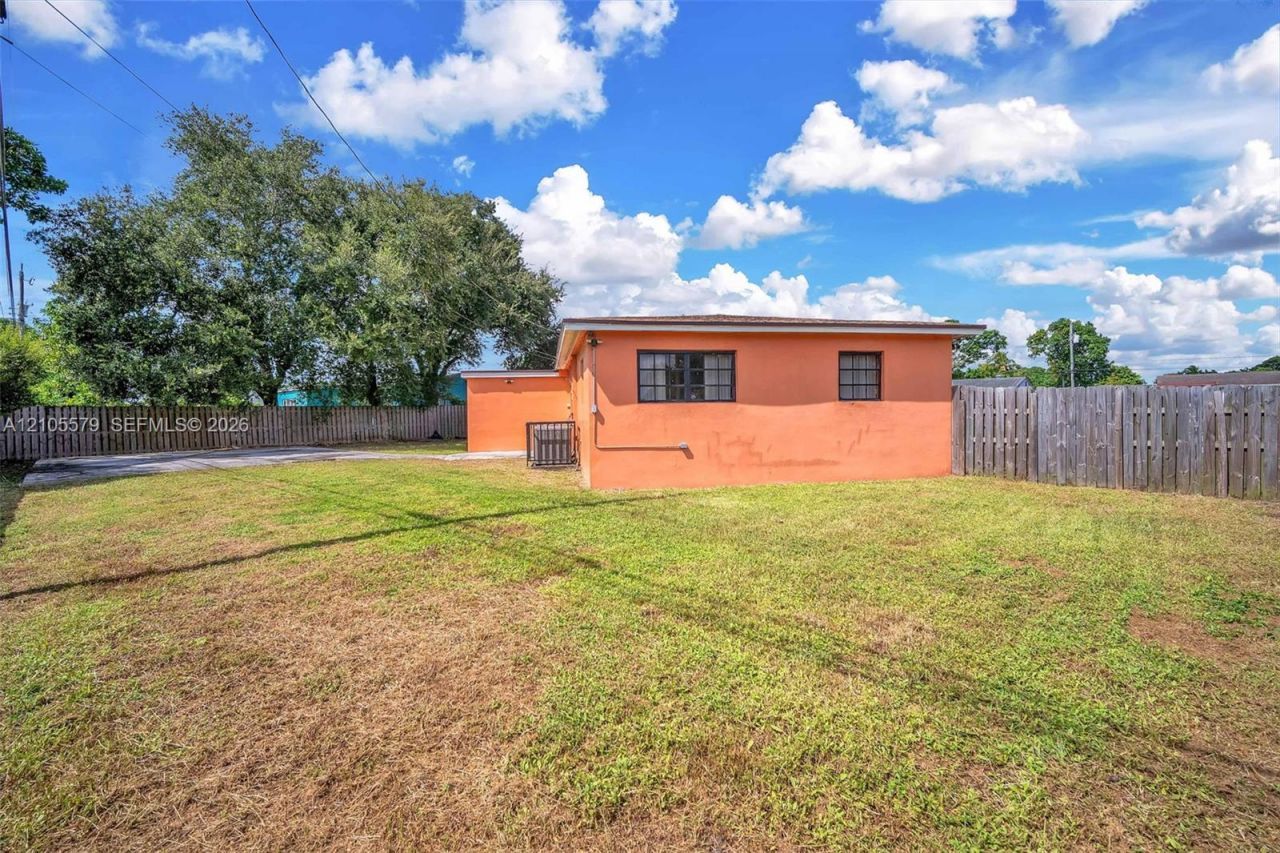 1750 NW 185th St , Miami Gardens, FL 33056 Photo