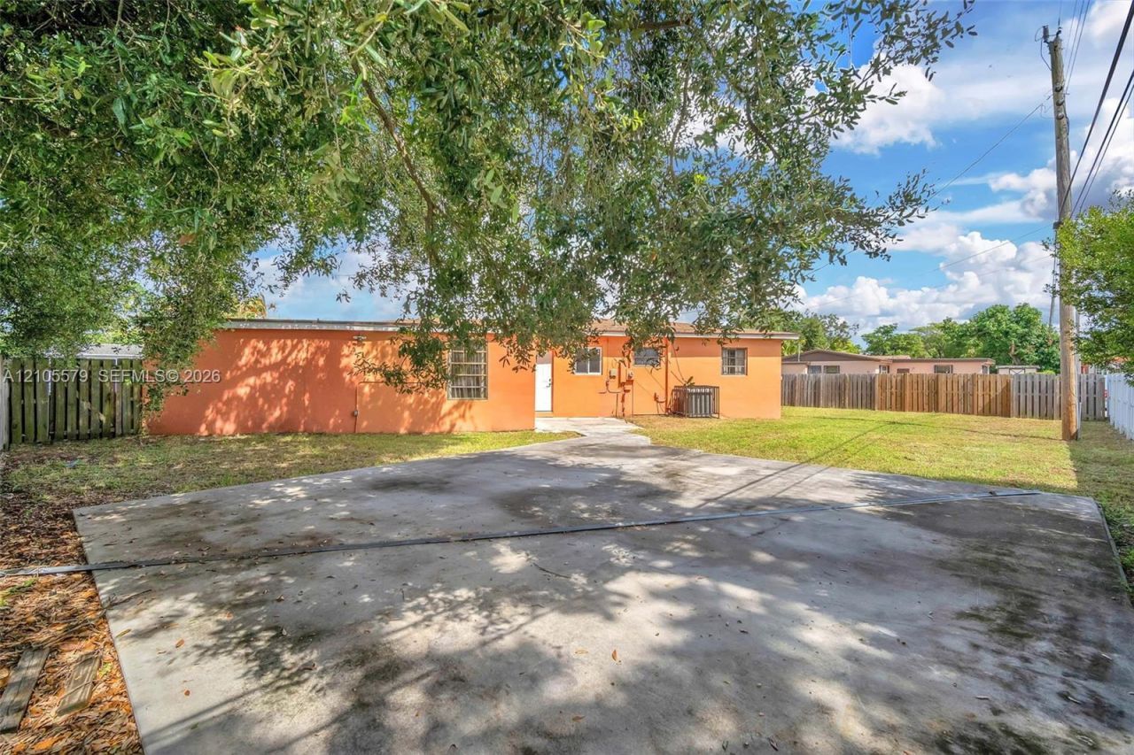 1750 NW 185th St , Miami Gardens, FL 33056 Photo