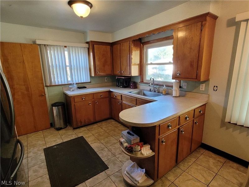 6048 Pearl Road, Parma Heights, OH 44130 Photo 2