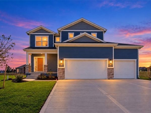 18455 W 195th Street, Spring Hill, KS 66083