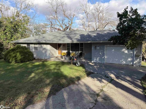 703 Oakview Drive, Coon Rapids, IA 50058