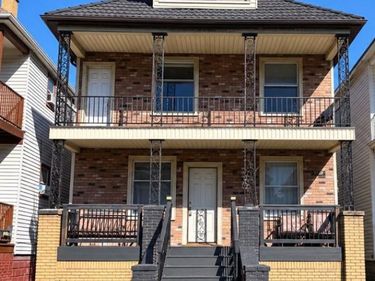 9500 Charest Street , Hamtramck, Mi 48212