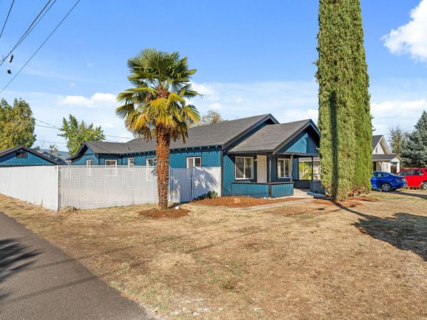 13 Kenwood Avenue, Medford, OR 97501