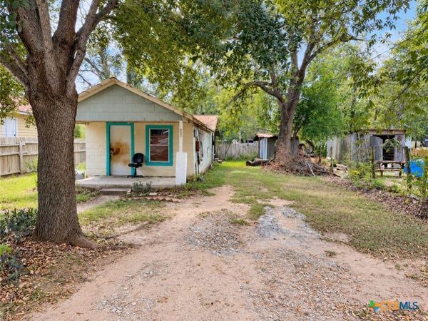 109 W Jones Street, Luling, TX 78648