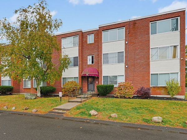 75-77 Colonel Bell Dr, Unit 9, Brockton, MA 02301