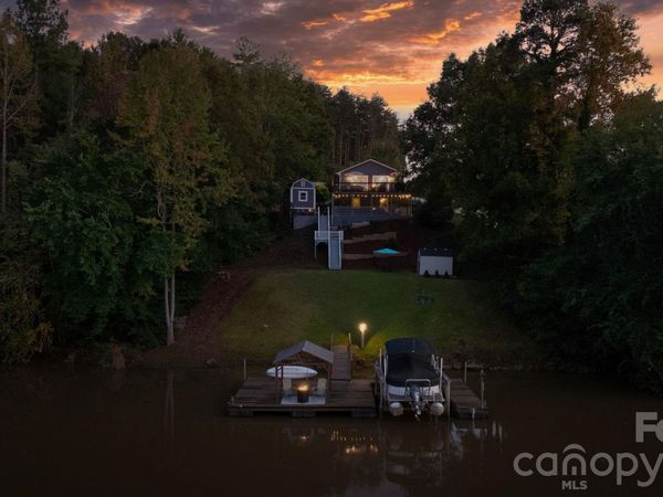 291 N Hughes Boulevard, Hickory, NC 28601