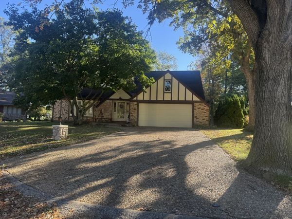 4135 Coachlight Court, Quincy, IL 62305