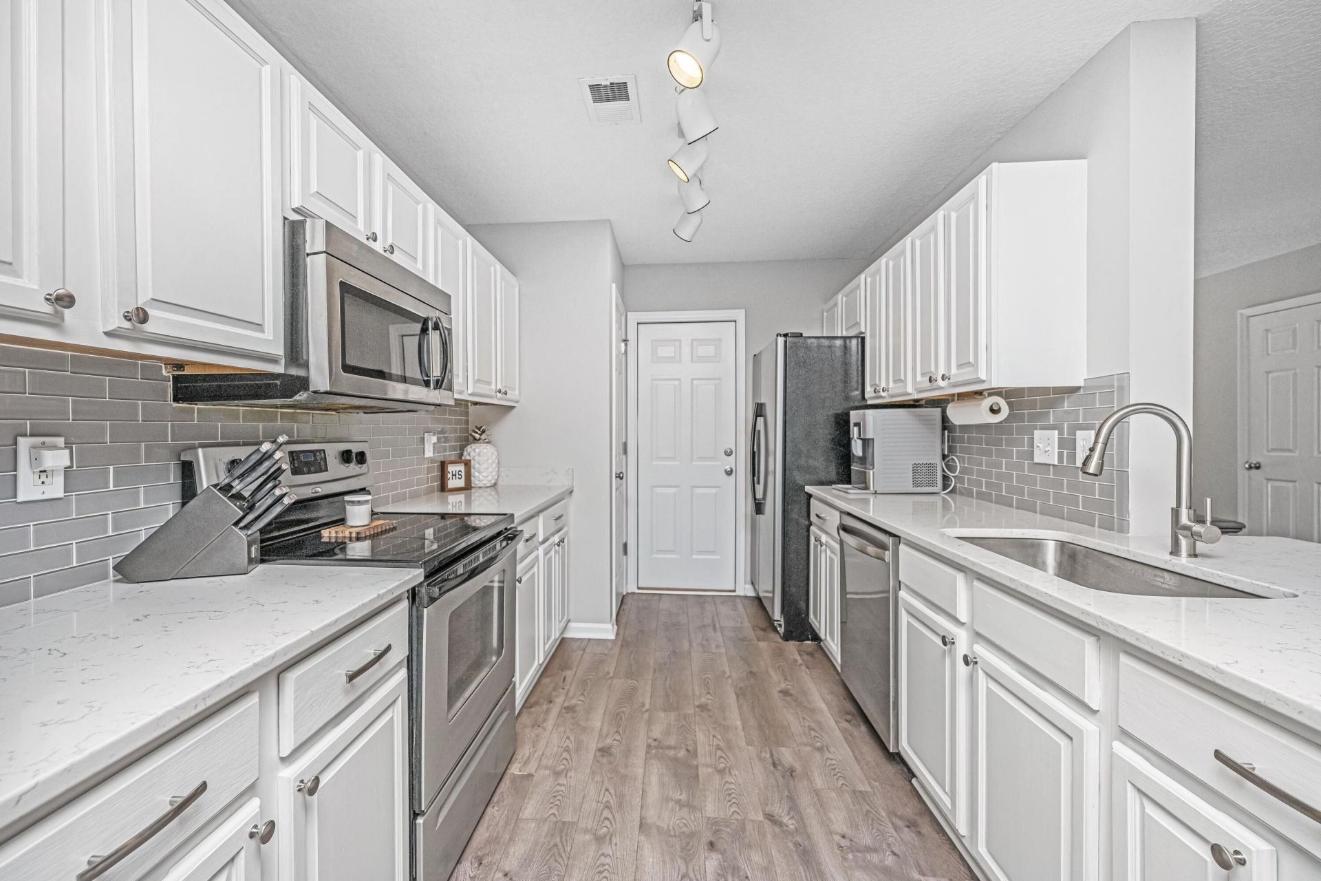 7871 Park Gate Drive Photo 19