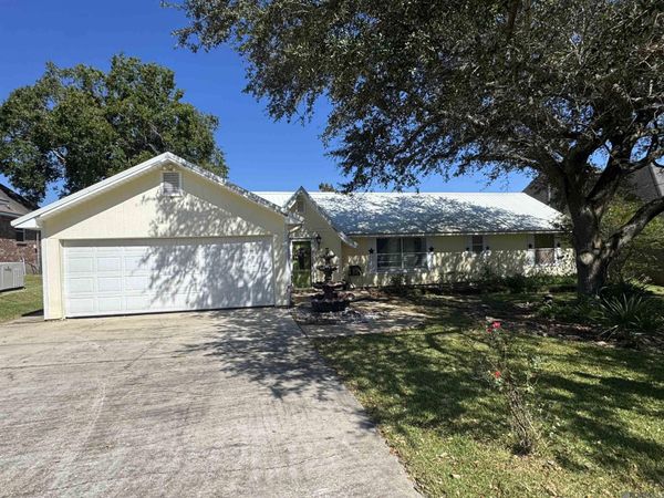 14092 Bayou Terrace Dr, St Amant, LA 70774