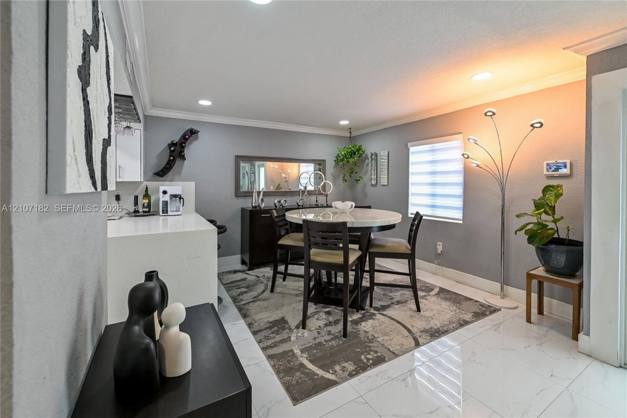 8115 W 8th Ct, Hialeah, FL 33014 Photo