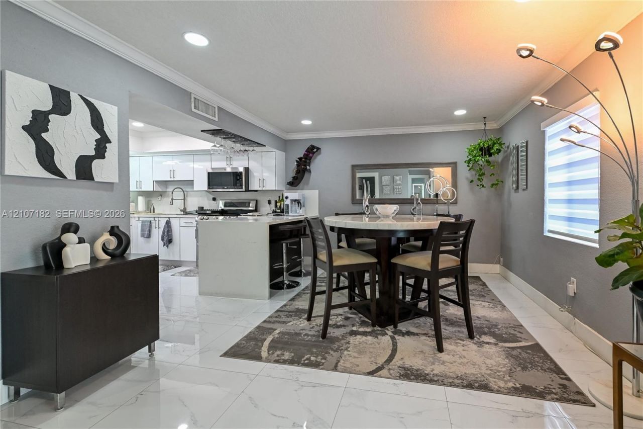 8115 W 8th Ct, Hialeah, FL 33014 Photo