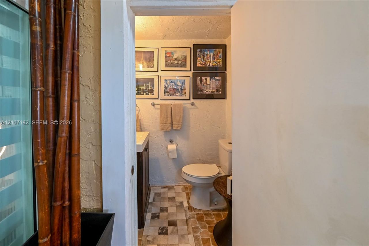 8115 W 8th Ct, Hialeah, FL 33014 Photo