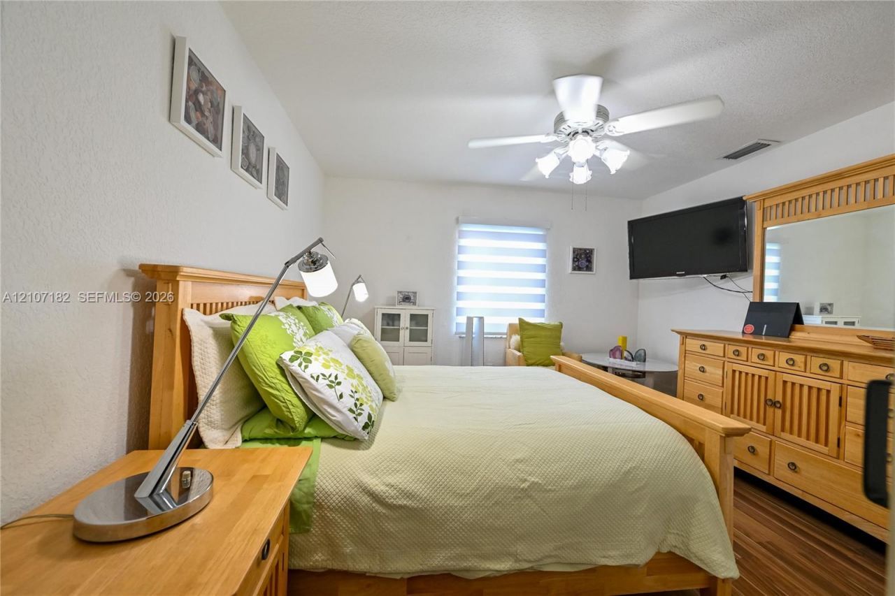 8115 W 8th Ct, Hialeah, FL 33014 Photo