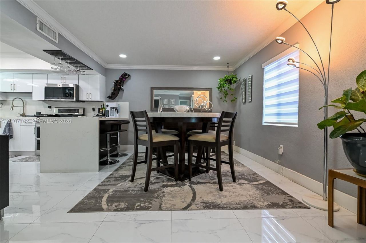 8115 W 8th Ct, Hialeah, FL 33014 Photo