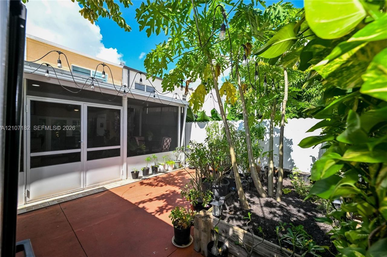 8115 W 8th Ct, Hialeah, FL 33014 Photo
