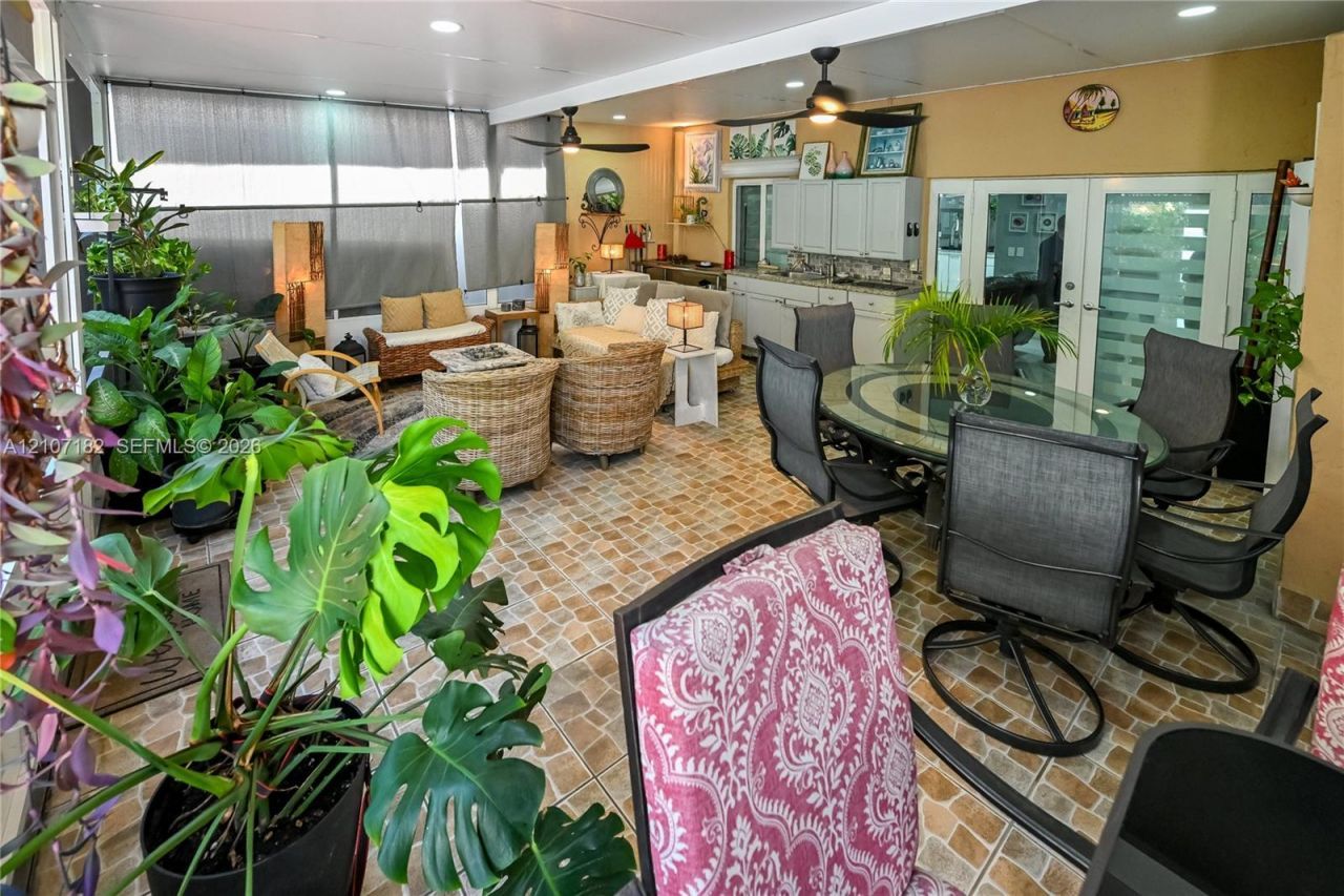 8115 W 8th Ct, Hialeah, FL 33014 Photo
