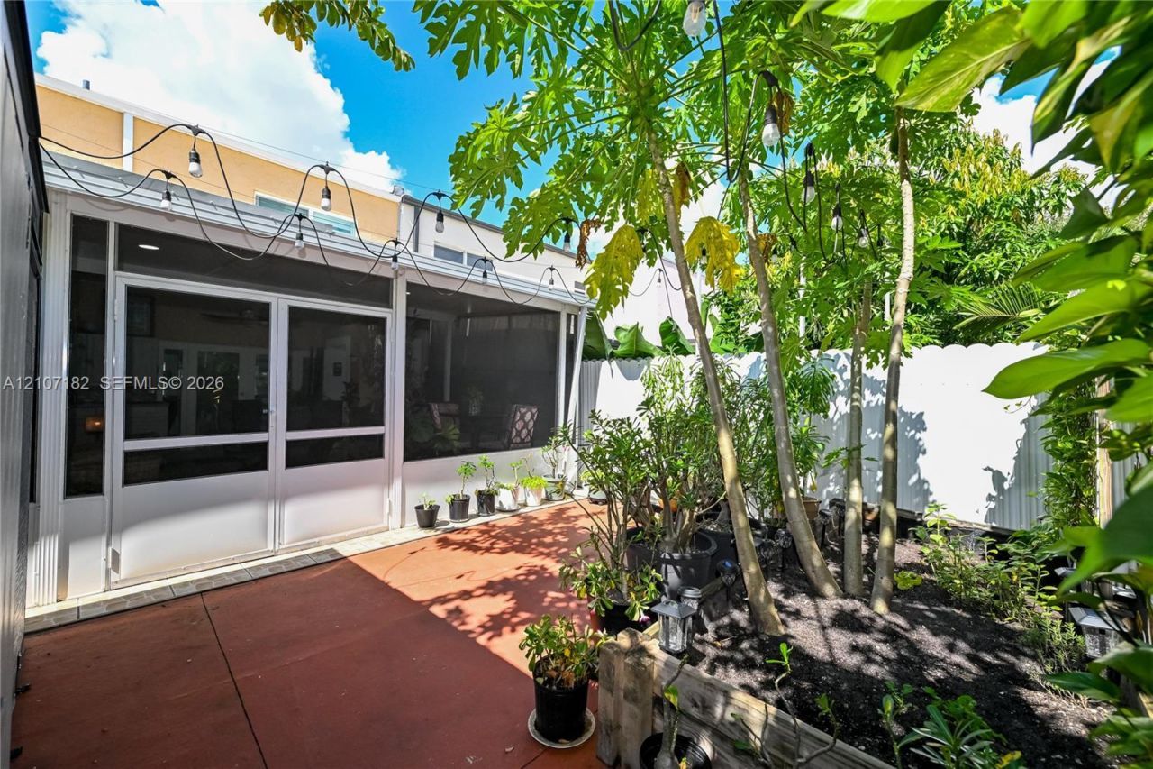 8115 W 8th Ct, Hialeah, FL 33014 Photo