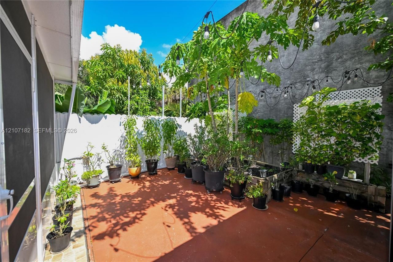 8115 W 8th Ct, Hialeah, FL 33014 Photo
