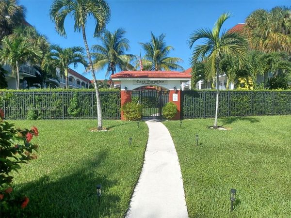 541 Blue Heron Dr, Unit 204, Hallandale Beach, FL 33009