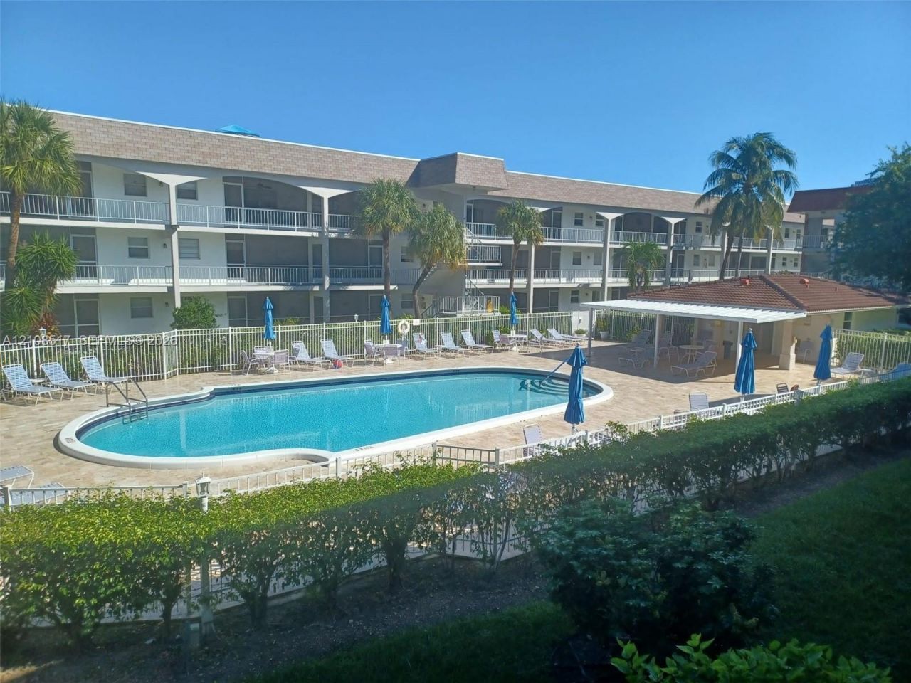 541 Blue Heron Dr, Unit 204, Hallandale Beach, FL 33009 Photo