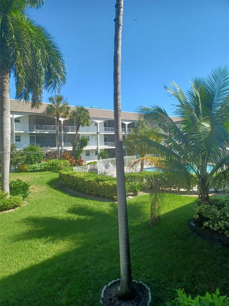 541 Blue Heron Dr, Unit 204, Hallandale Beach, FL 33009 Photo