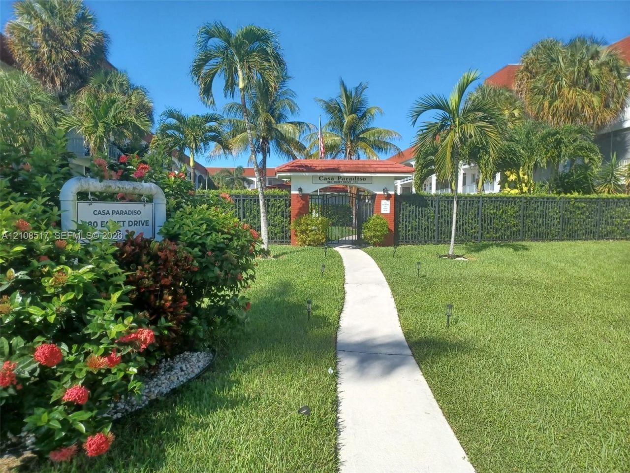 541 Blue Heron Dr, Unit 204, Hallandale Beach, FL 33009 Photo