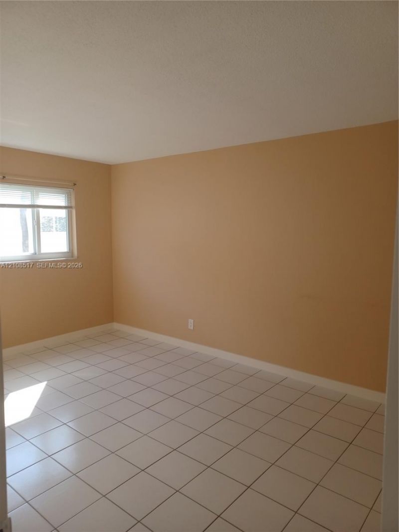 541 Blue Heron Dr, Unit 204, Hallandale Beach, FL 33009 Photo