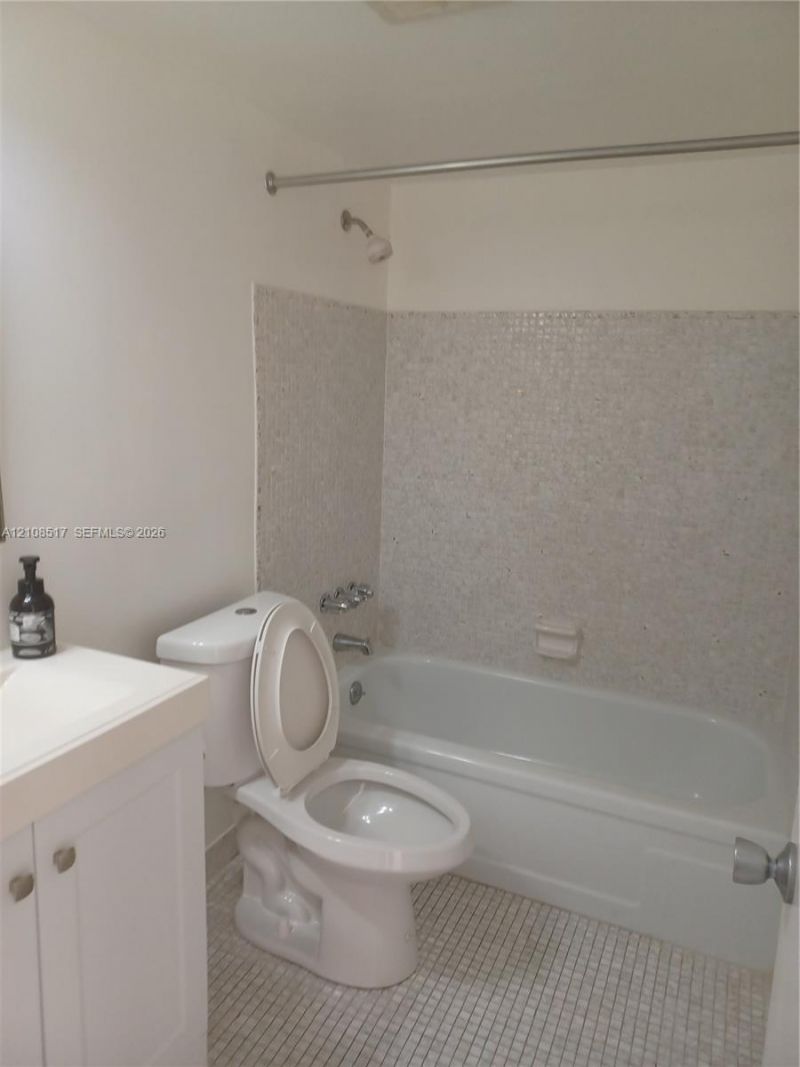 541 Blue Heron Dr, Unit 204, Hallandale Beach, FL 33009 Photo