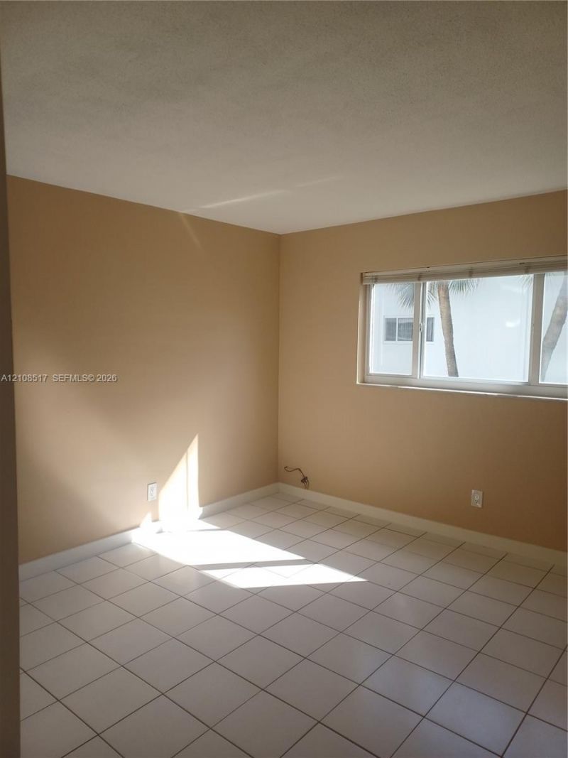 541 Blue Heron Dr, Unit 204, Hallandale Beach, FL 33009 Photo