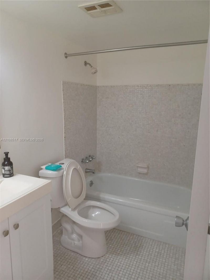 541 Blue Heron Dr, Unit 204, Hallandale Beach, FL 33009 Photo