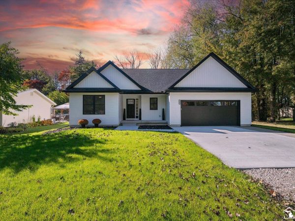 7085 Maplewood Drive, Temperance, MI 48182