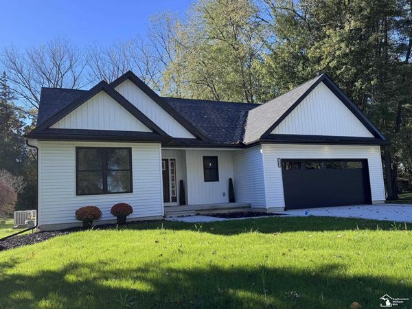 7085 Maplewood Drive, Temperance, MI 48182
