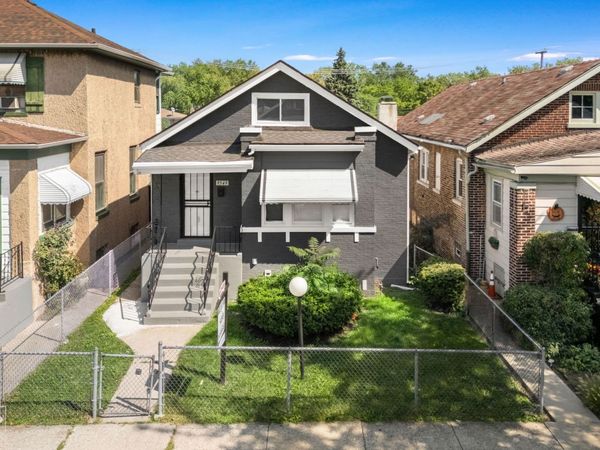 9549 S Calumet Avenue , Chicago, IL 60628