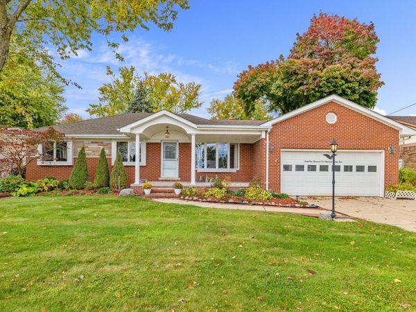 41589 Windmill Street, Harrison Township, MI 48045