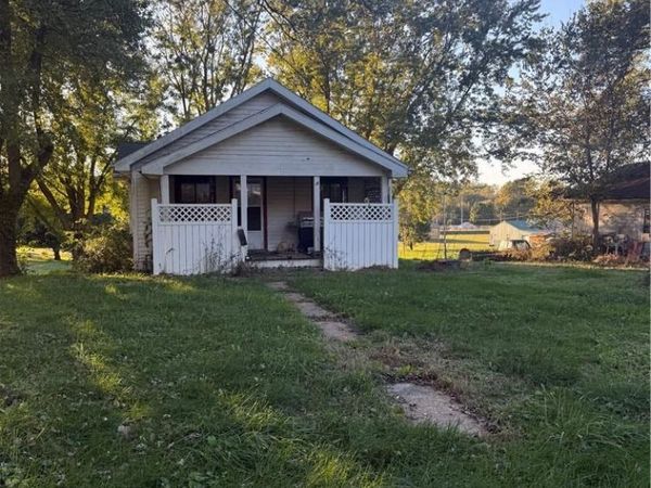 8400 SE KING HILL Road, St Joseph, MO 64504